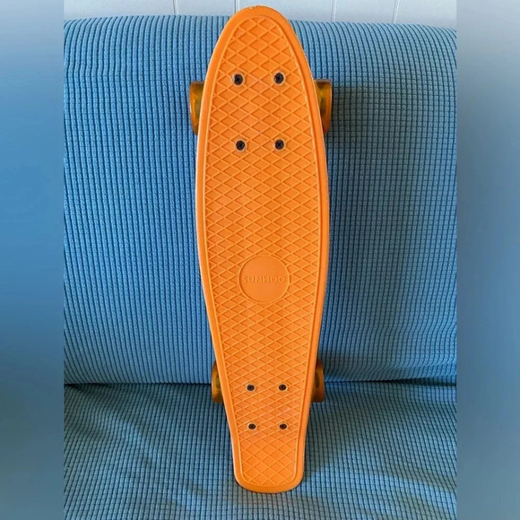 Vintage SUNHOO Orange Fish Mini Skateboard with Light Up Rainbow Wheels - Picture 4 of 13